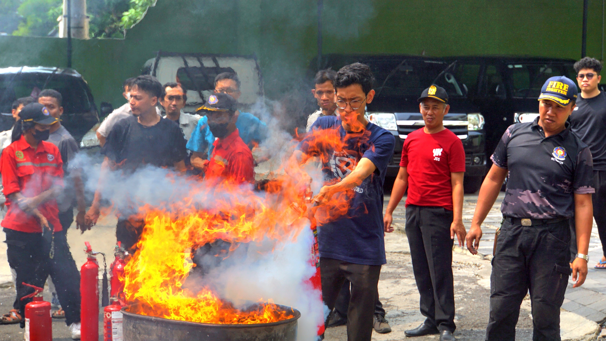 Diskominfosan-Damkarmat Latih Karyawan Pencegahan Kebakaran